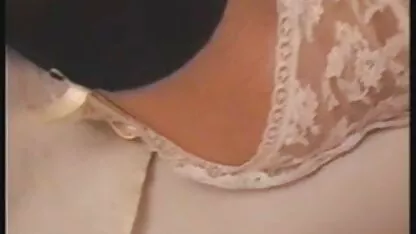 یک زن برهنه در را به روی یک مرد تحویل سوشی باز می کند و فيلم سكسي زهرا ابراهيمي به او اجازه می دهد ببیند که چگونه استمنا می کند