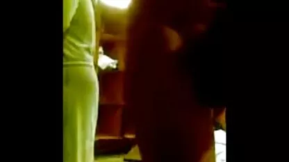 به راحتی او پاهای خود را sex زهرا امیر ابراهیمی به صورت پهلو به پهلو پخش می کند و عضو به عمق کامل نفوذ می کند ، بطور خودکار لوله را فشرده می کند.