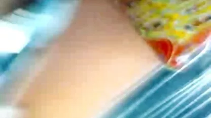 این شوهر مدتهاست که در یک سفر کاری بوده و همسرش در حال خراشیدن بیدمشک است سکس زهرا میر ابراهیمی ، به همین دلیل او برای تهیه نوشیدنی از مادر شوهرش رفت.