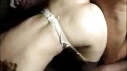 همسایه درب بعدی که شیر را آورده بود بدون لباس زیر لباس بود ، در گربه او در آینه عقب منعکس زهرا امیر ابراهیمی سکس شد