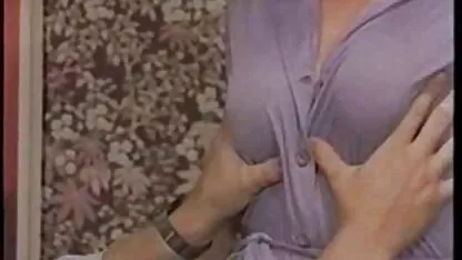 گربه را با انگشتان فشار دهید ، کلیتوریس نرم را با شورت فشار دهید سکس زهره امیر ، با واژن گرانش خودارضایی کنید